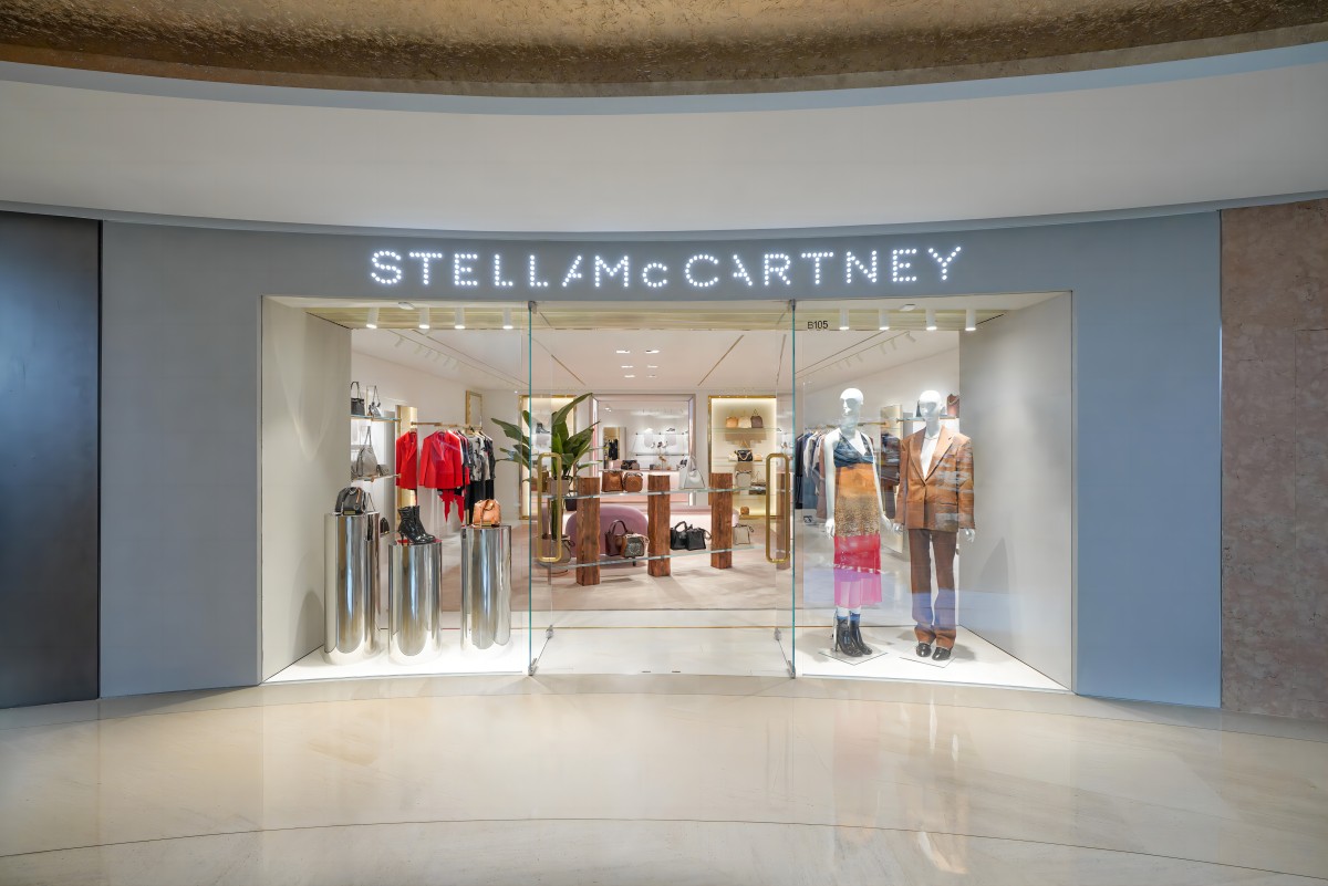 STELLA McCARTNEY 携手上海时装周，发布全新2024春季成衣系列